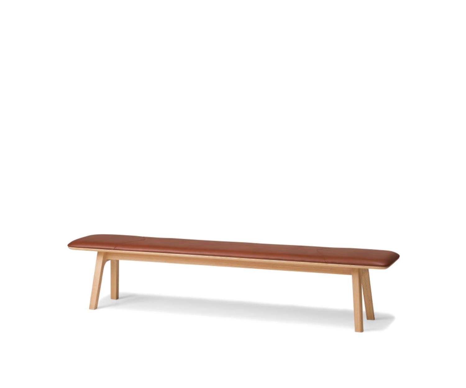 Moderne Conde House Ten Banc design en chêne rembourré en cuir cognac