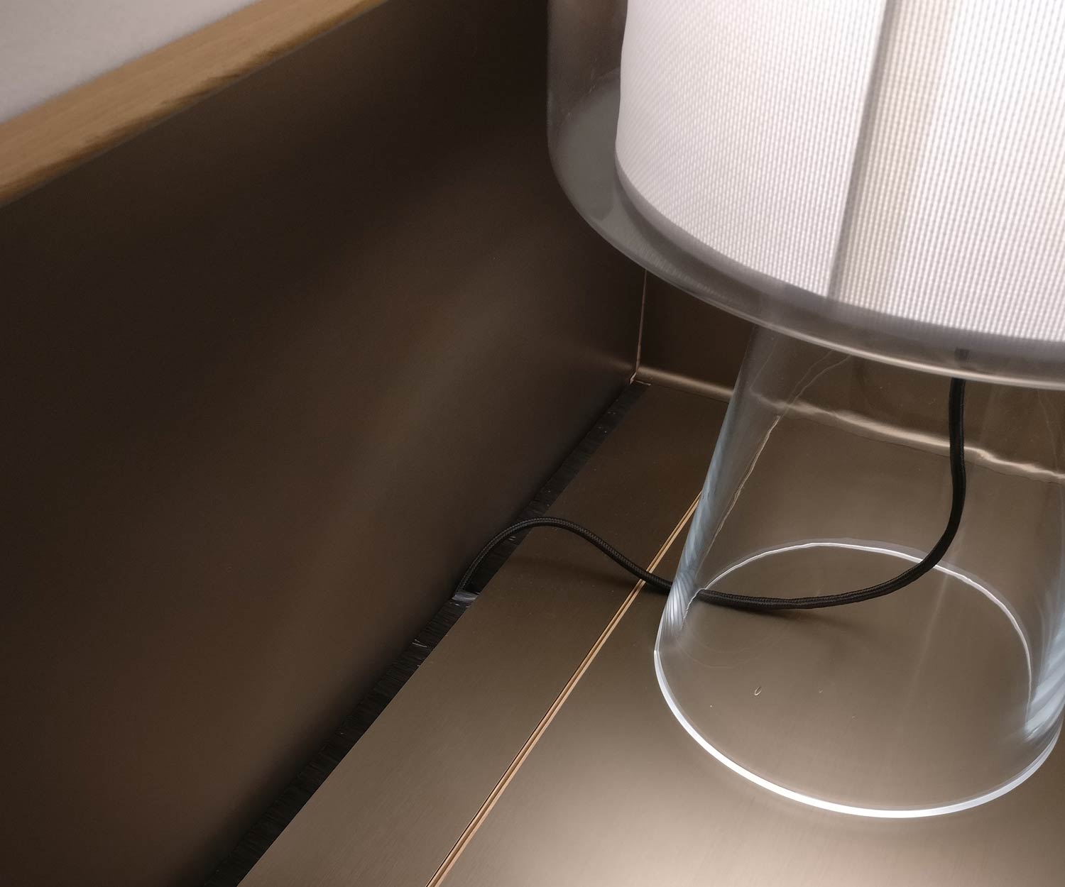 Edler Punt Schreibtisch Stockholm Detail Kabelmanagement