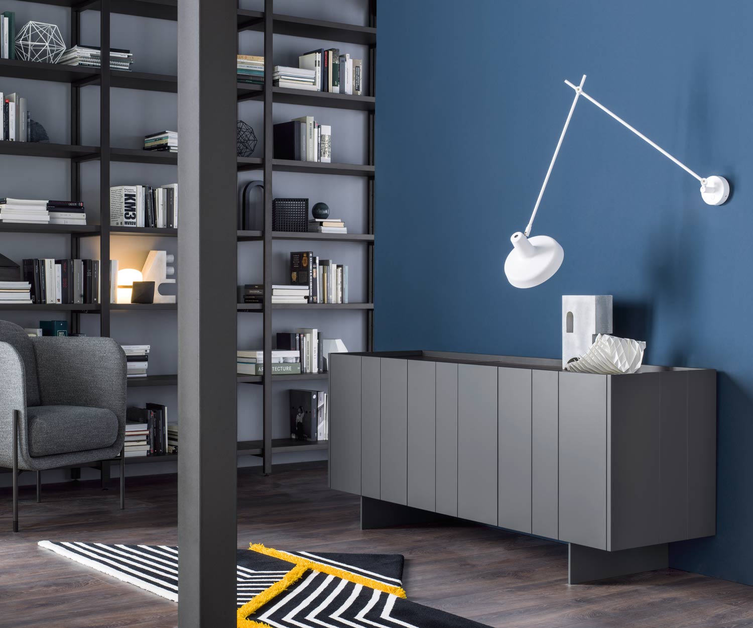 Exklusives Novamobili Design Sideboard Stripe 3 Weiß mit senkrechten Metallstreifen