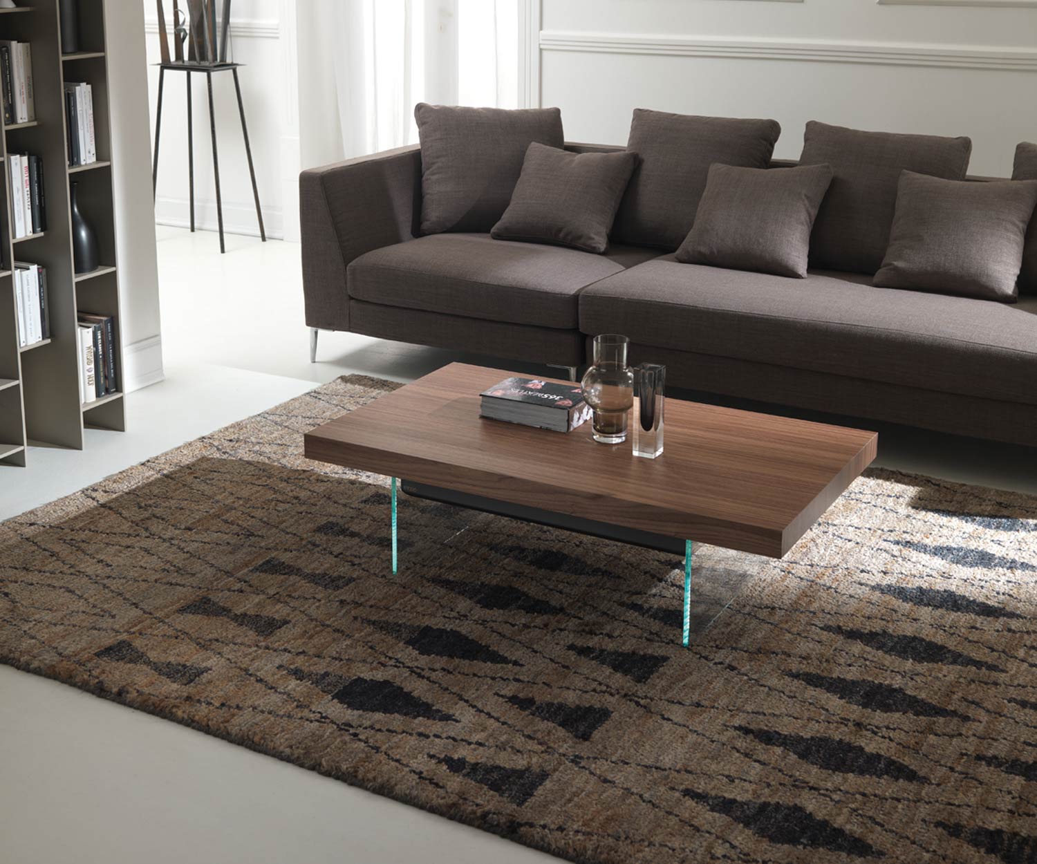 Ozzio Couchtisch Bellagio Nussbaum auf transparenten Füßen