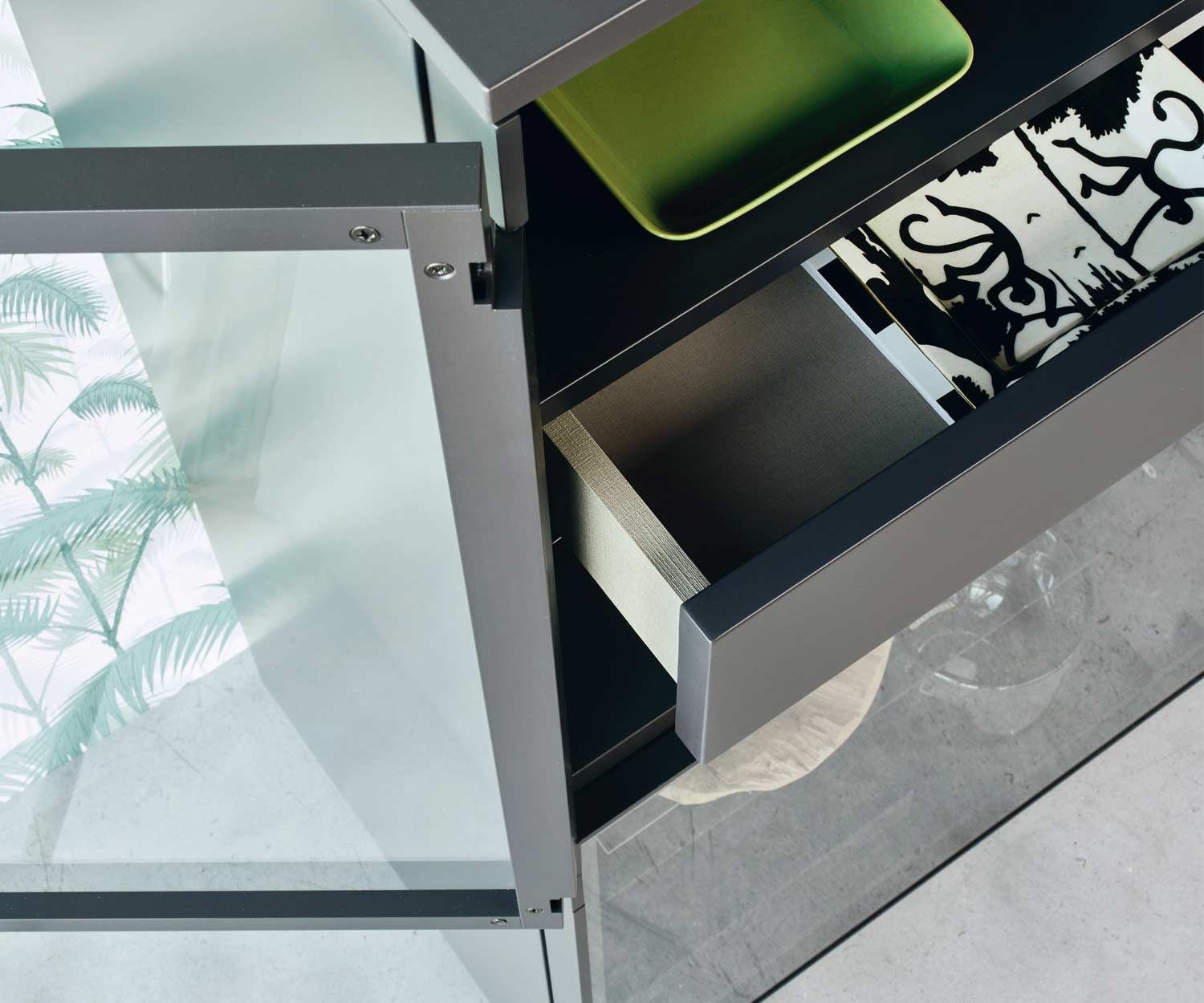 Exklusive Livitalia Design Glasvitrine Scrigno mit schmalem Rahmen