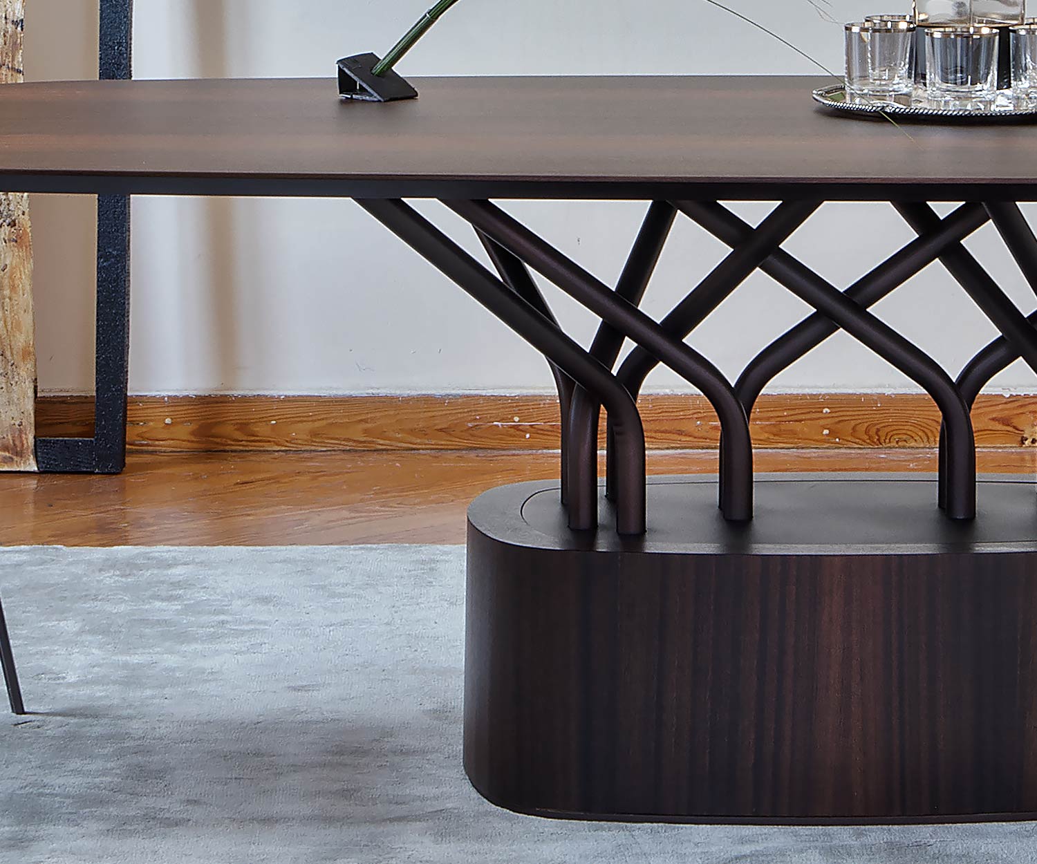 Exklusiver Design Esstisch al2 wood oo Ansicht Esszimmer mit Nussbaum Furnier veredelt