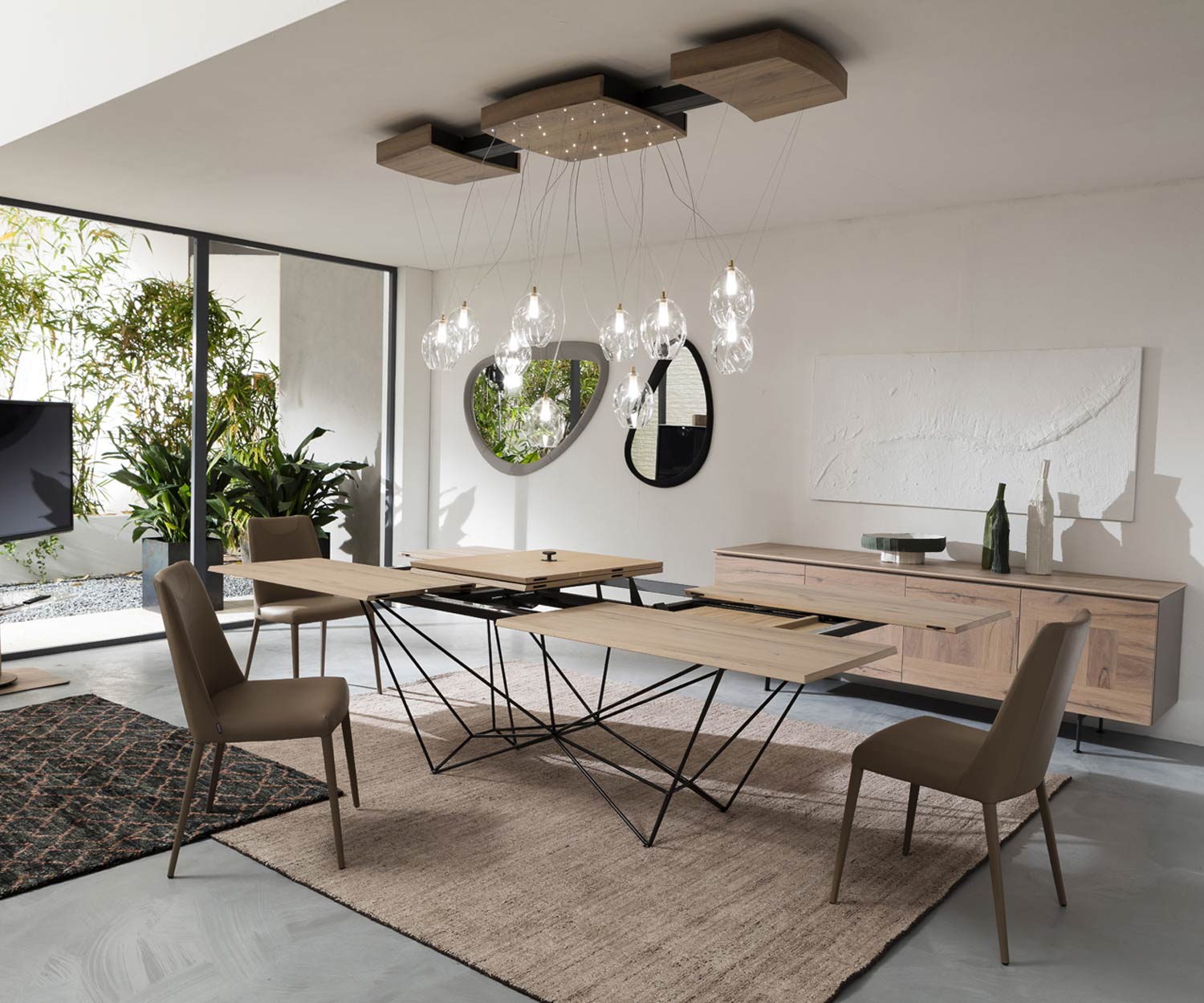 Ausziehbarer Design Esstisch Beispiel für Anordnung im Esszimmer