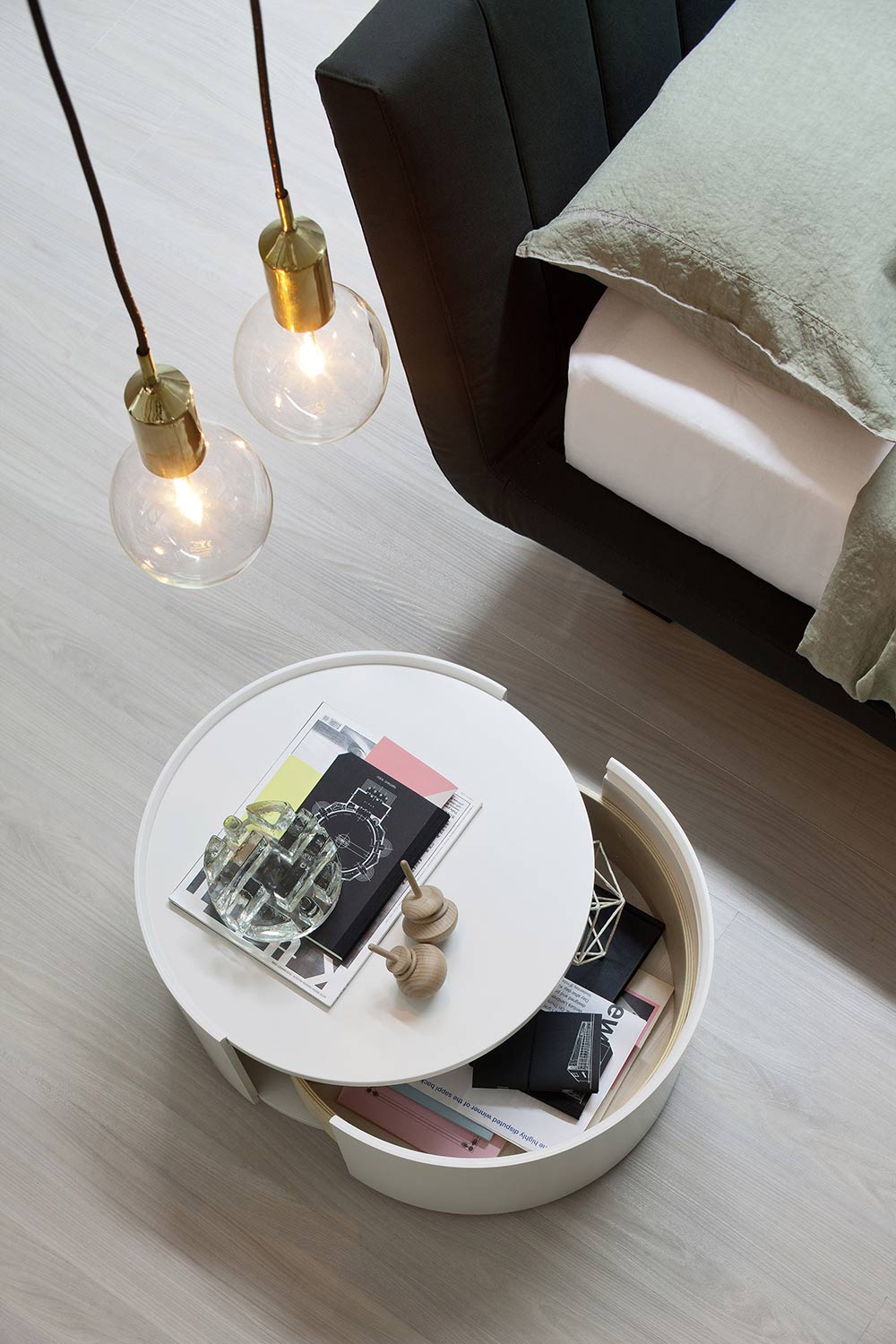 Runder Design Nachttisch mit Schublade