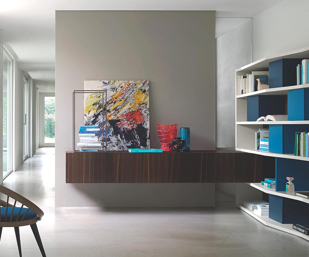 Houten design lowboard hangend in bruin eiken
