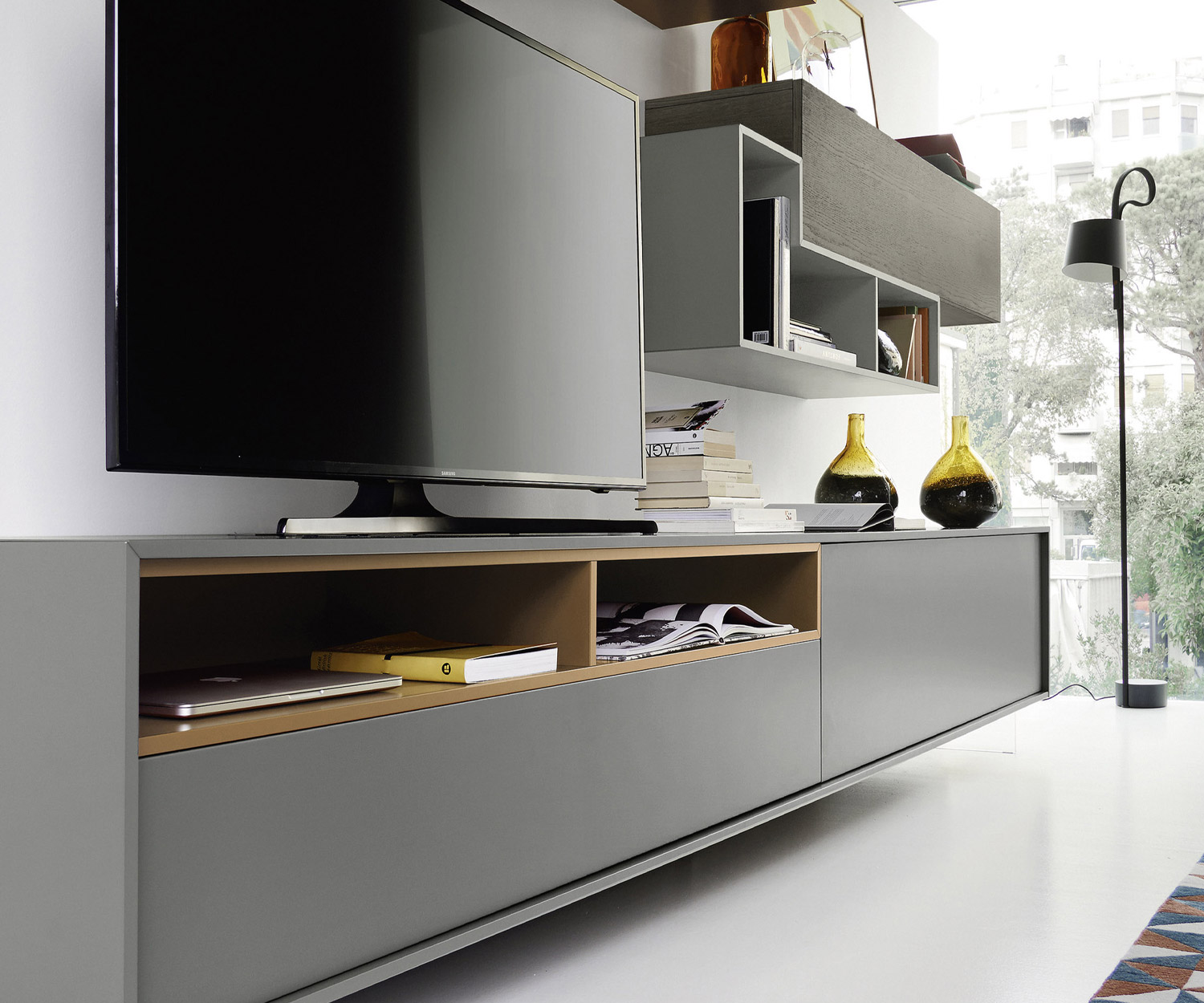 Exklusive Livitalia Design Wohnwand C21 mit offenen Elementen In Grau matt