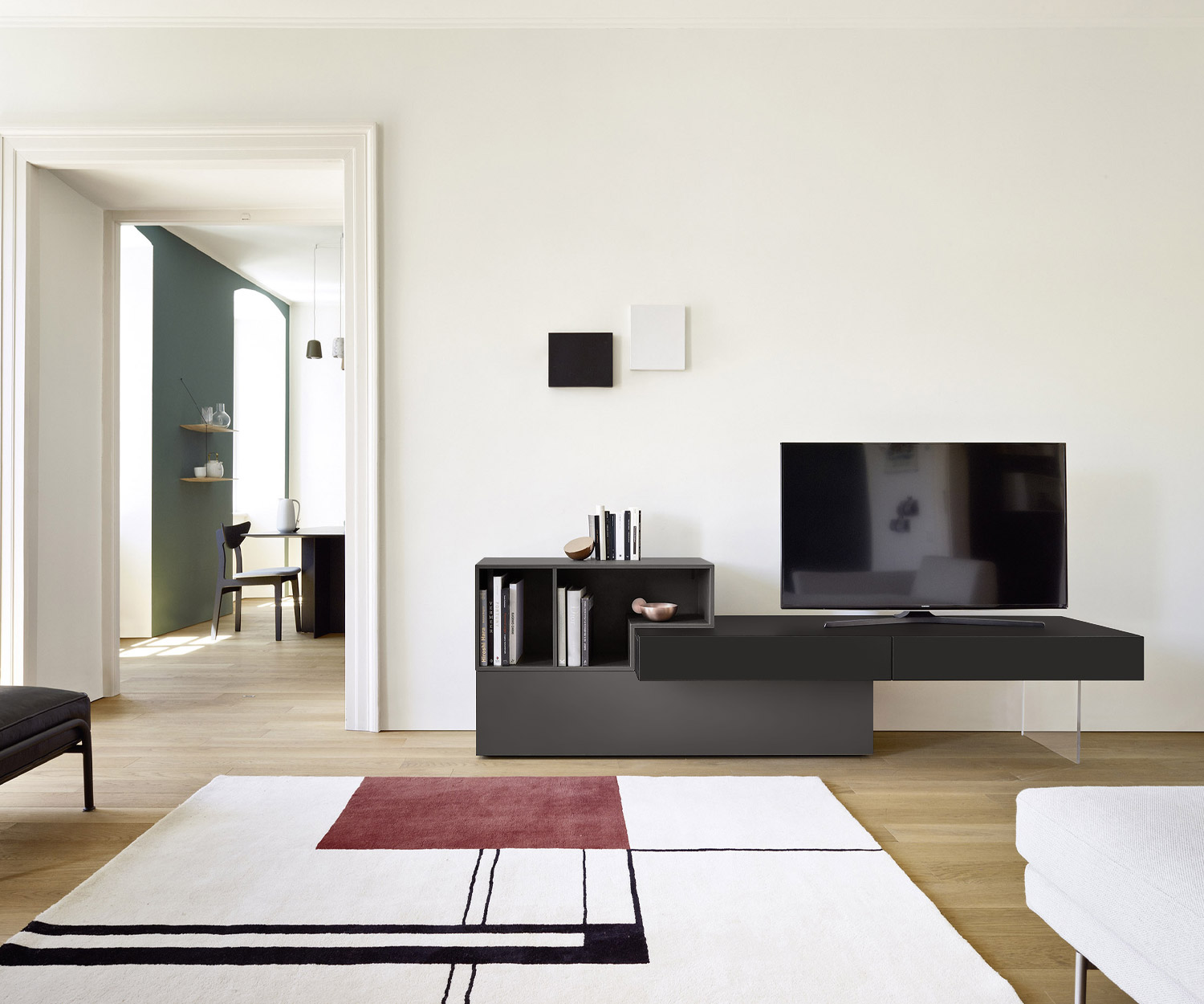 Exklusive Design TV Wohnwand von Livitalia schwebender Effekt durch Acrylstandfuß Eiche Dunkel
