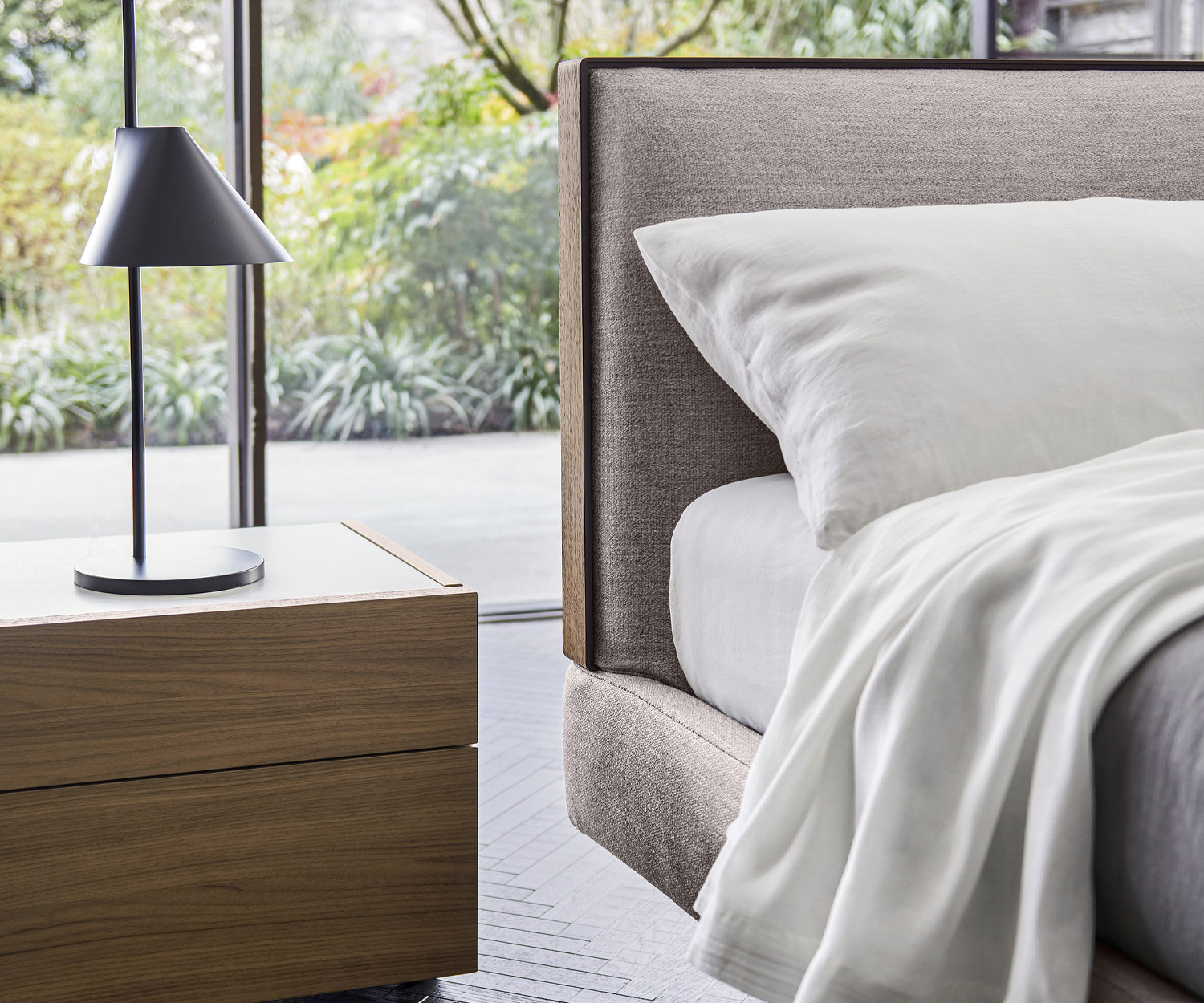 Confortevole Livitalia Design Letto Struttura decorativa con rivestimento grigio