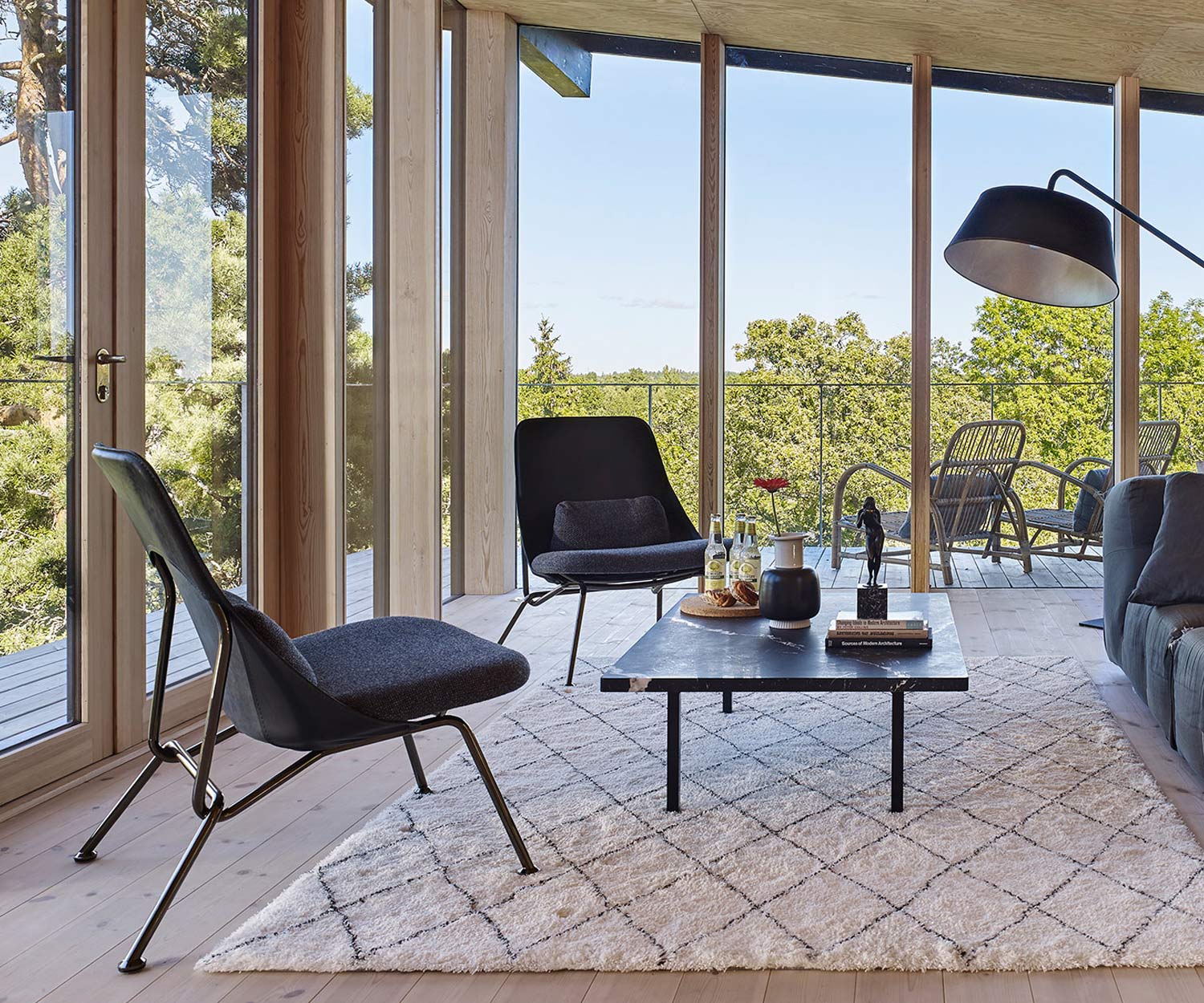 Prostoria Design Sessel Strain mit Sitzfläche in Leder Cognac