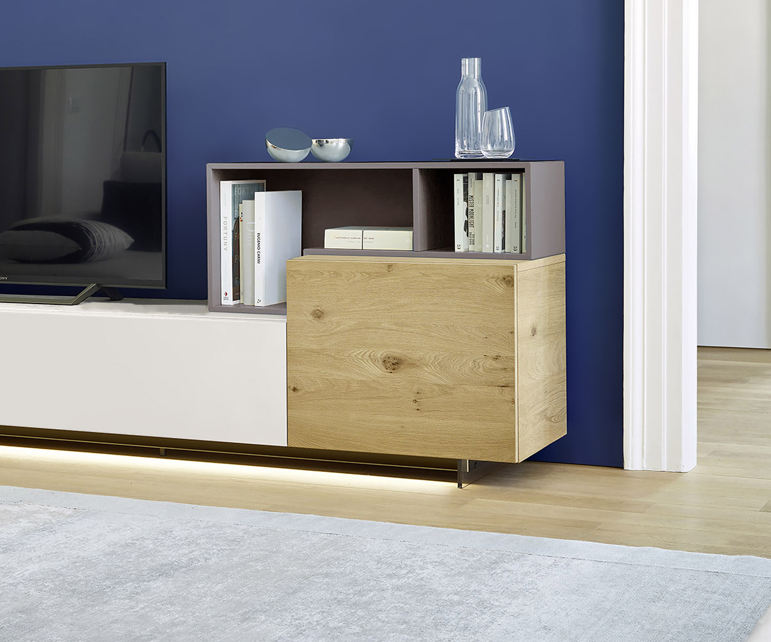 Exklusive Design TV Wohnwand Livitalia C09 für kleine Wohnzimmer Eiche Hell Weiß Matt schwebender Effekt
