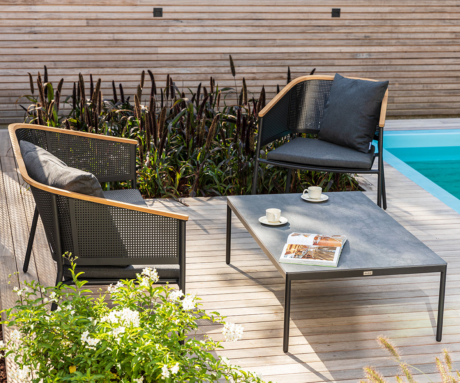 Exklusives Oasiq 2 Sitzer Design Gartensofa Riad Anthrazit Aluminium Gestell