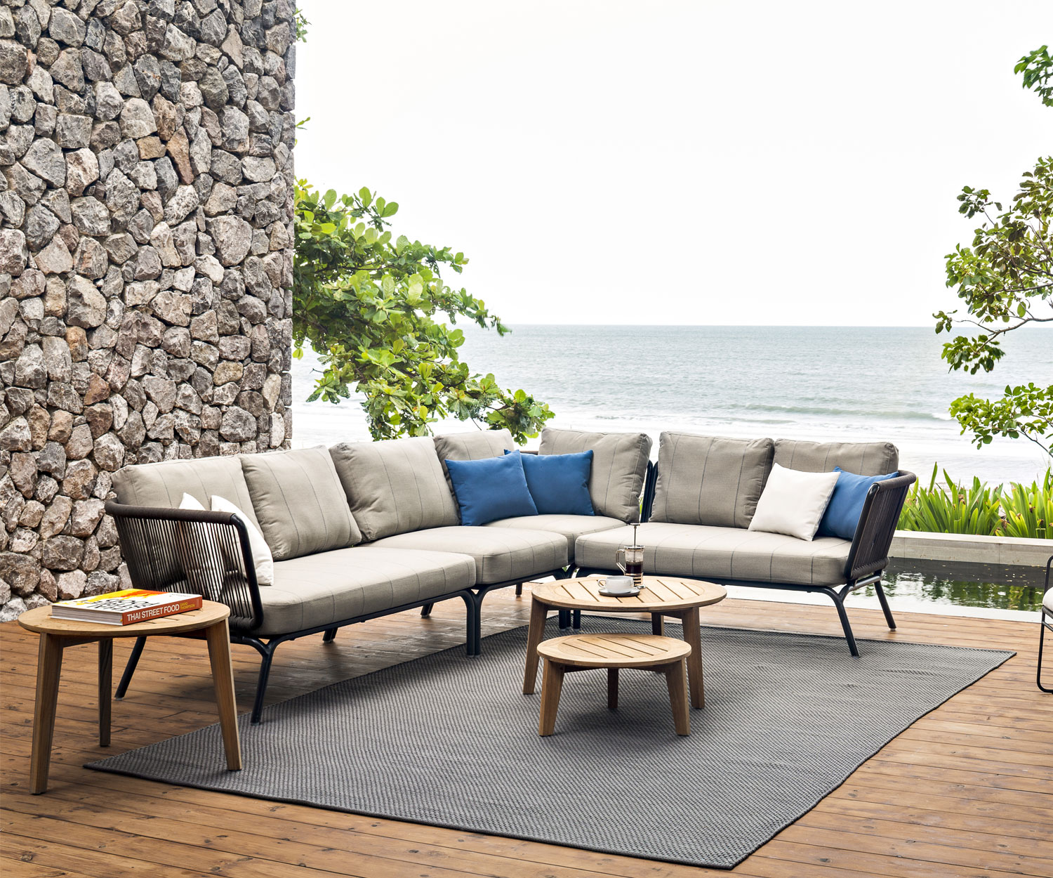 Hochwertiges Oasiq Yland Eckbank Design Sofa mit dem Yland 2 Sitzer Sofa