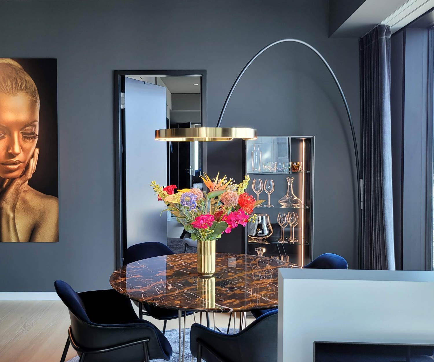 Vitrine de luxe en verre design avec éclairage LED