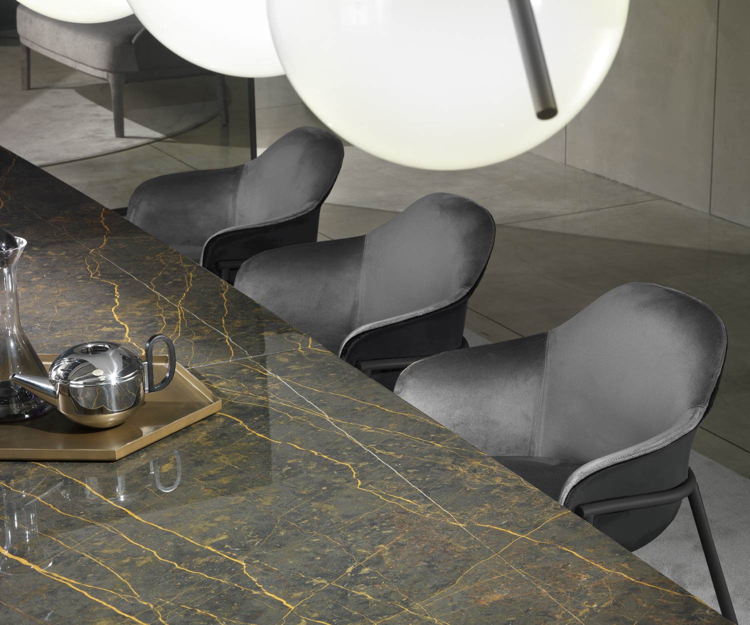 Exklusiver Marelli Chia Design Armlehnenstuhl schwarzes Gestell