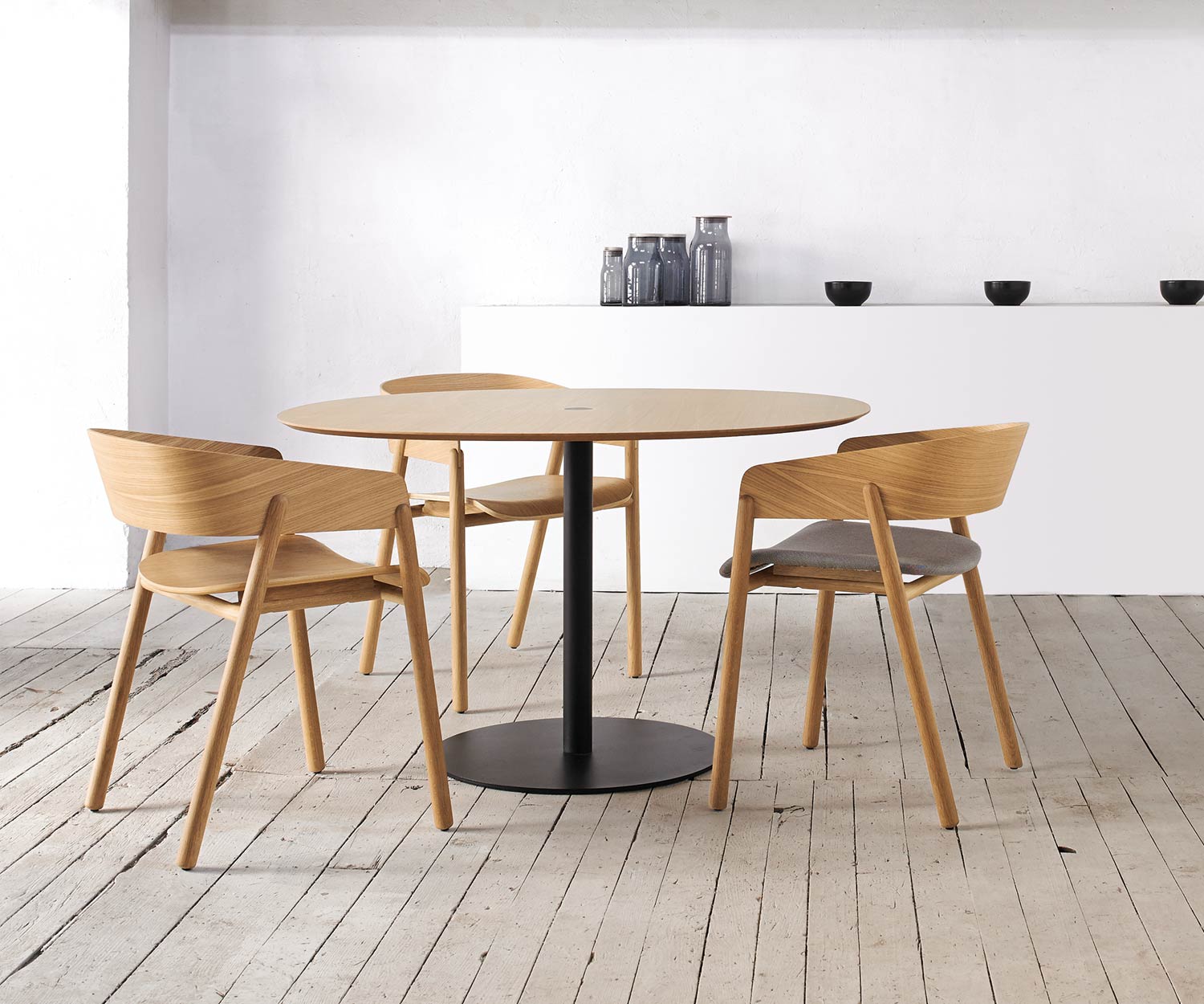 Punt Design Massivholz Esszimmerstuhl aus Eiche