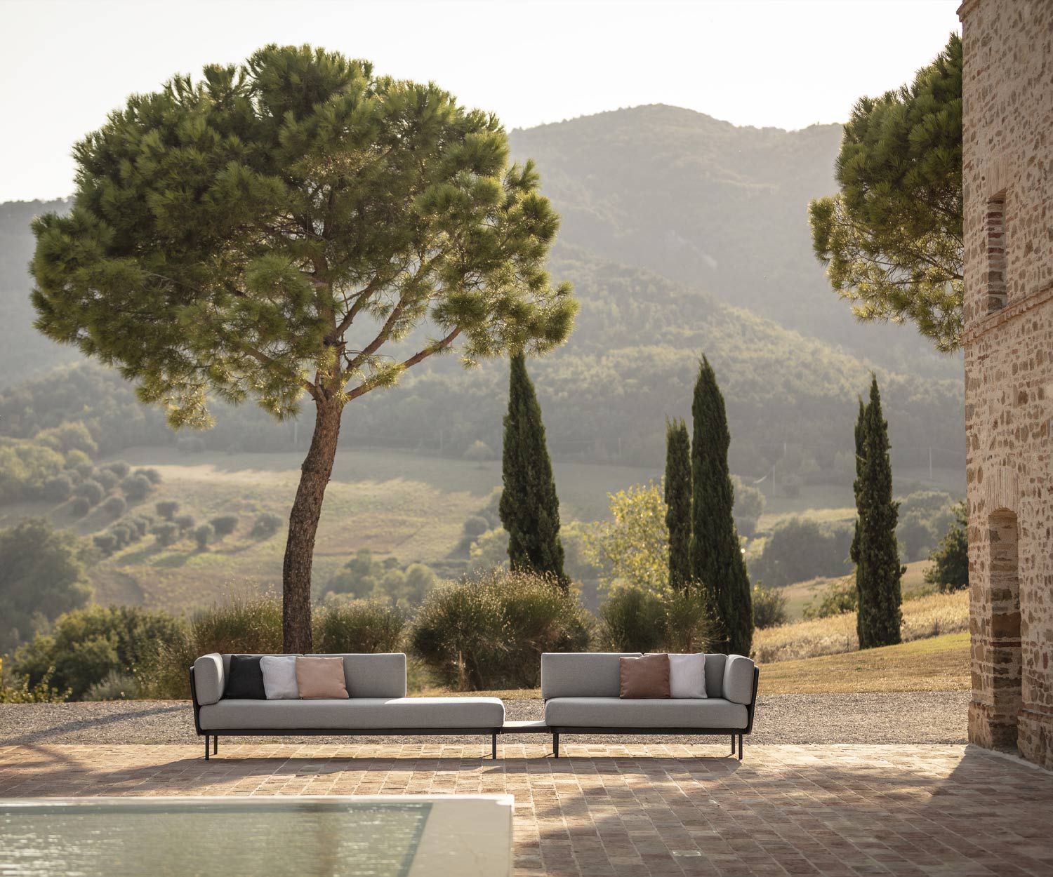 Todus Baza Outdoor Design Canapé sur une terrasse méridionale