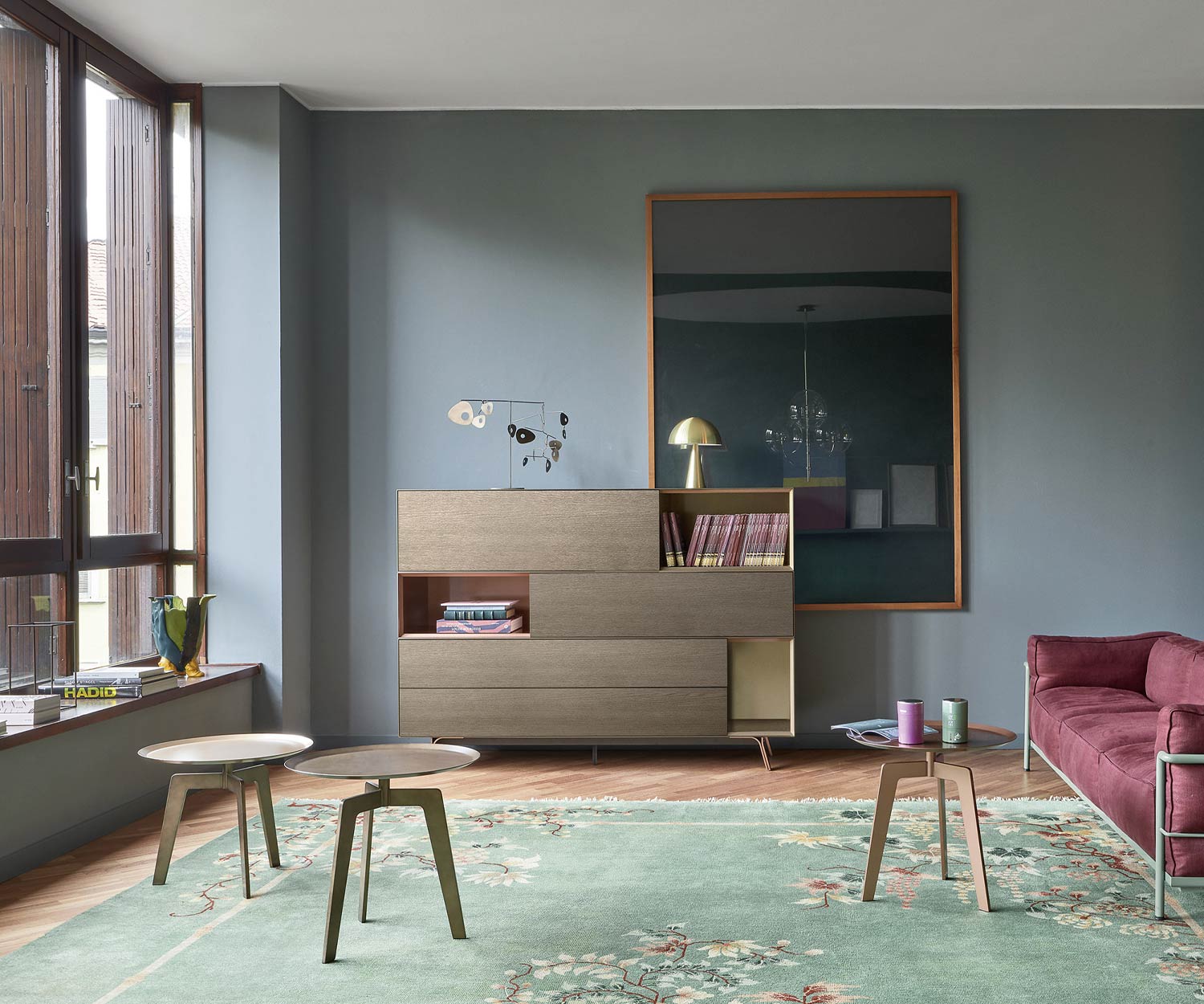 Table d'appoint design moderne Livitalia Lotus dans le salon