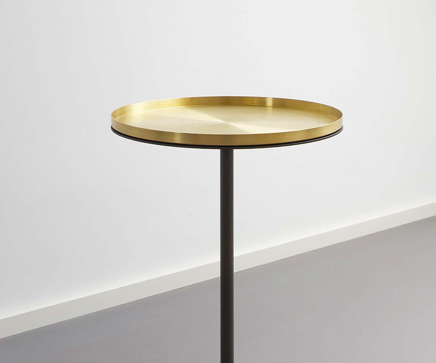 S+ bijzettafel M5 messing dienblad