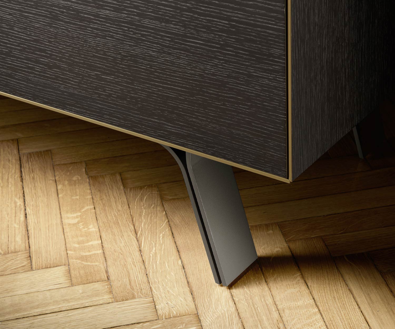 Detail schmale Metallfüße in Braun Minimal Highboard Livtialia