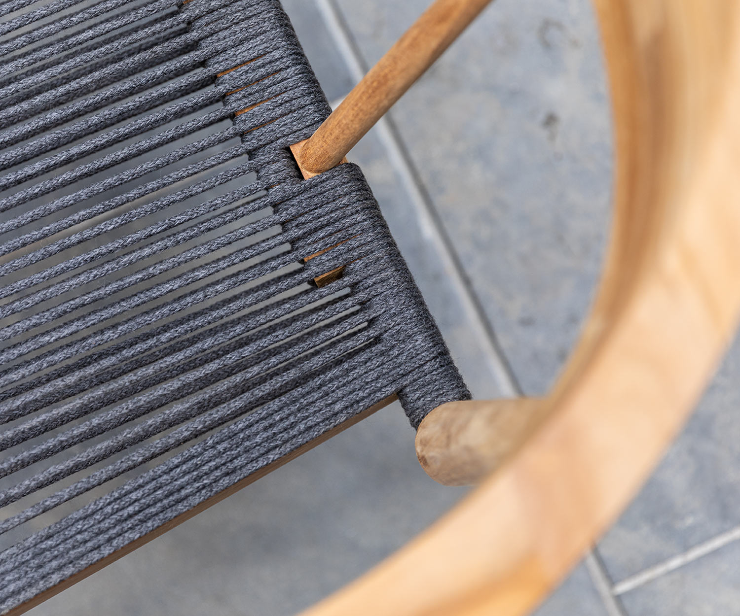 Wetterfester Oasiq Copenhagen Design Loungesessel mit Beistelltisch