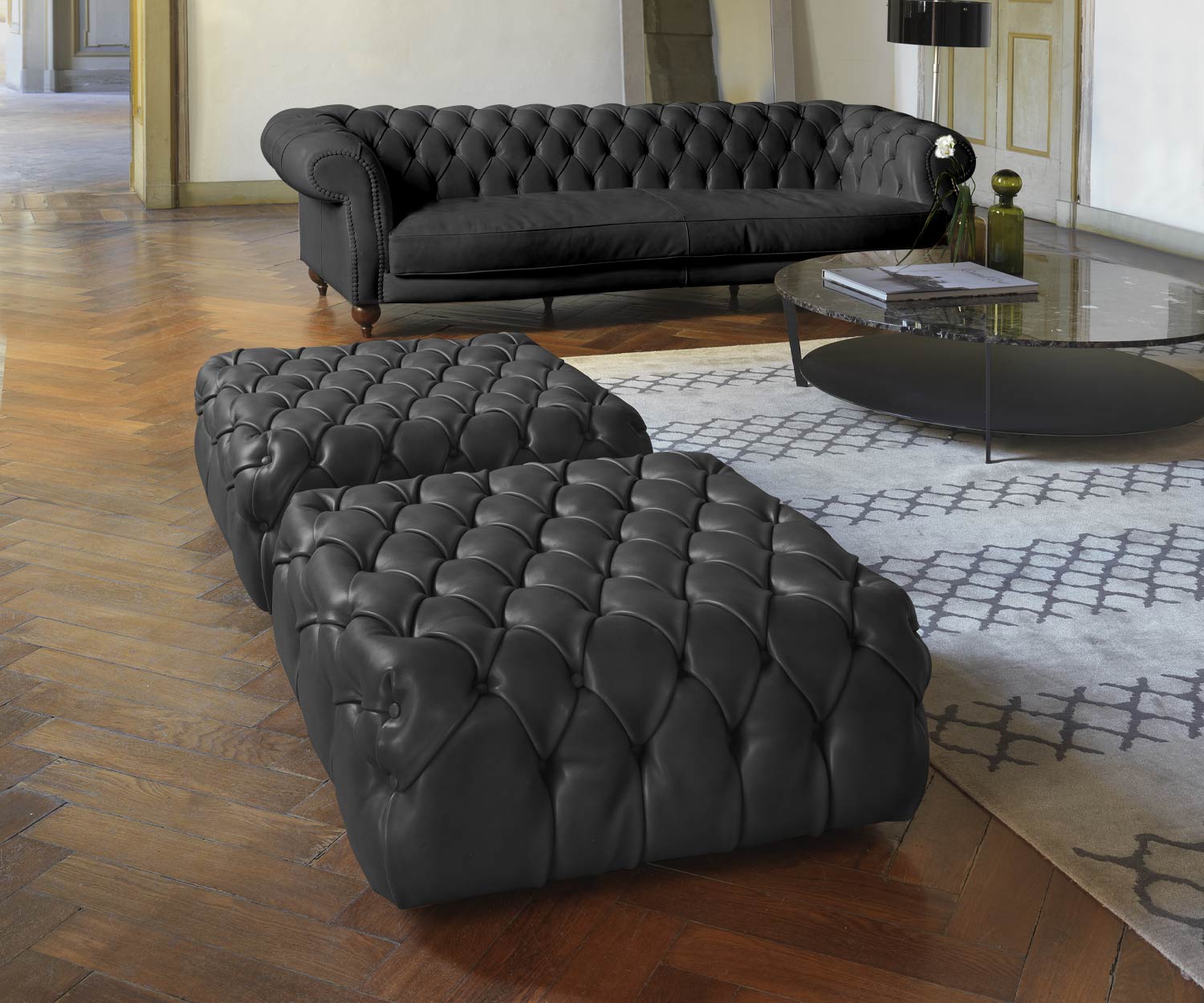Exklusiver Marelli Design Hocker Matisse in Leder Creme Weiß mit Sofagruppe
