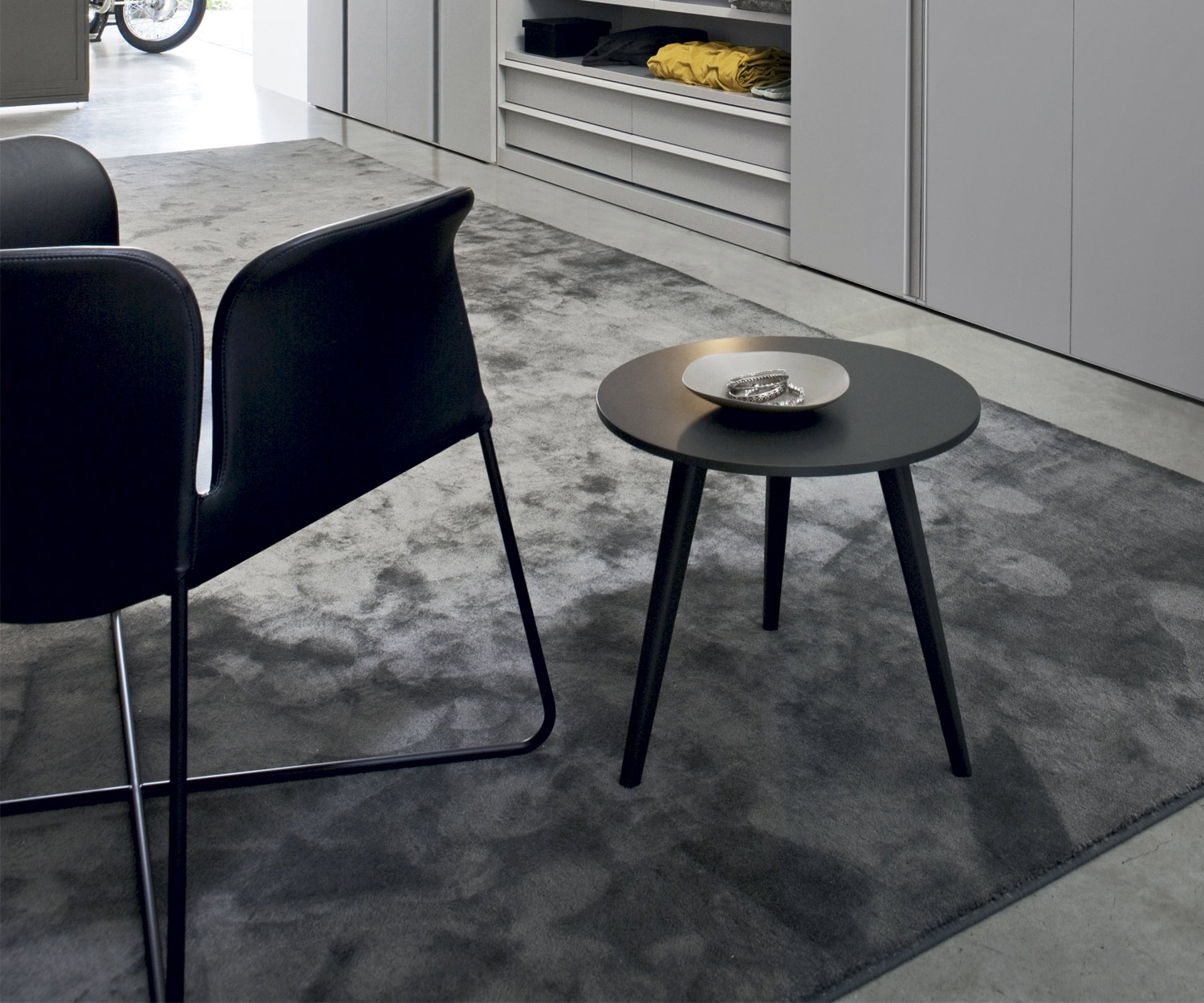 Modern Novamobili Design side table Trio with black table top and three legs