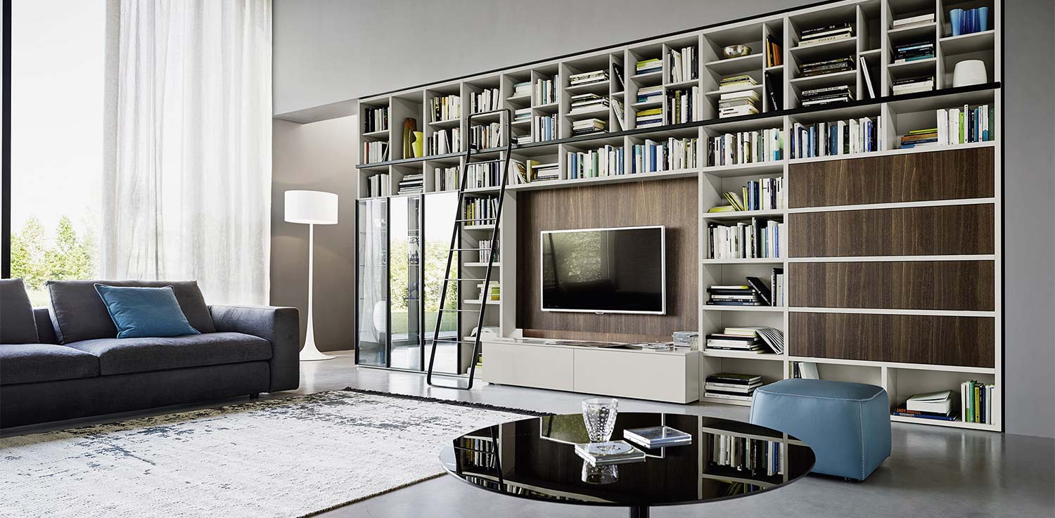 B&uuml;cherregal mit Glasvitrine