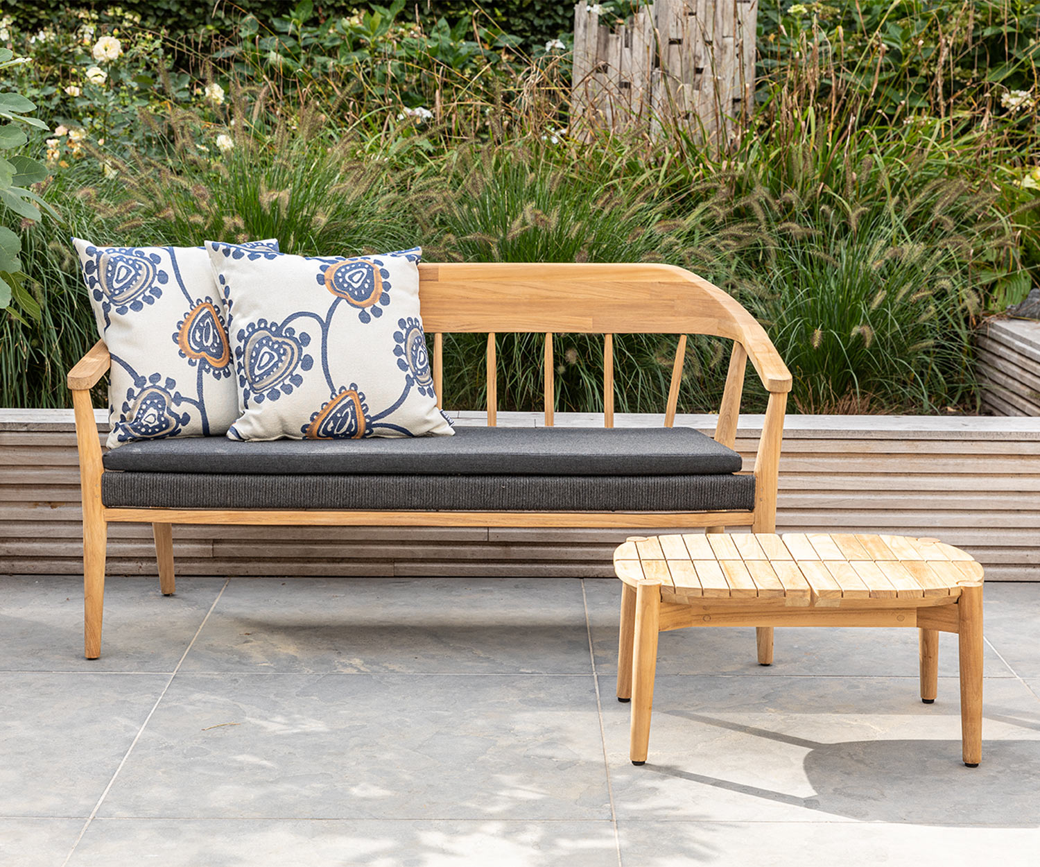 Exklusiver Oasiq Copenhagen Design Couchtisch Terrasse Garten Teak
