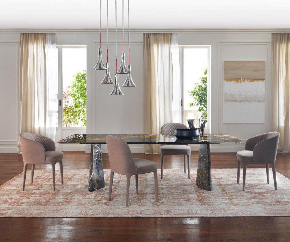Der Marelli Luxus Esstisch Hebo ist in edlem Black & Gold Marmor ausgef&uuml;hrt.