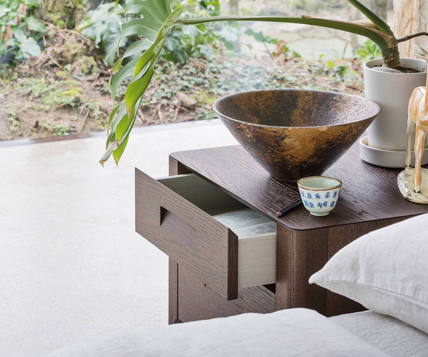Détail tiroir ouvert Novamobili Design chambre à coucher table de chevet