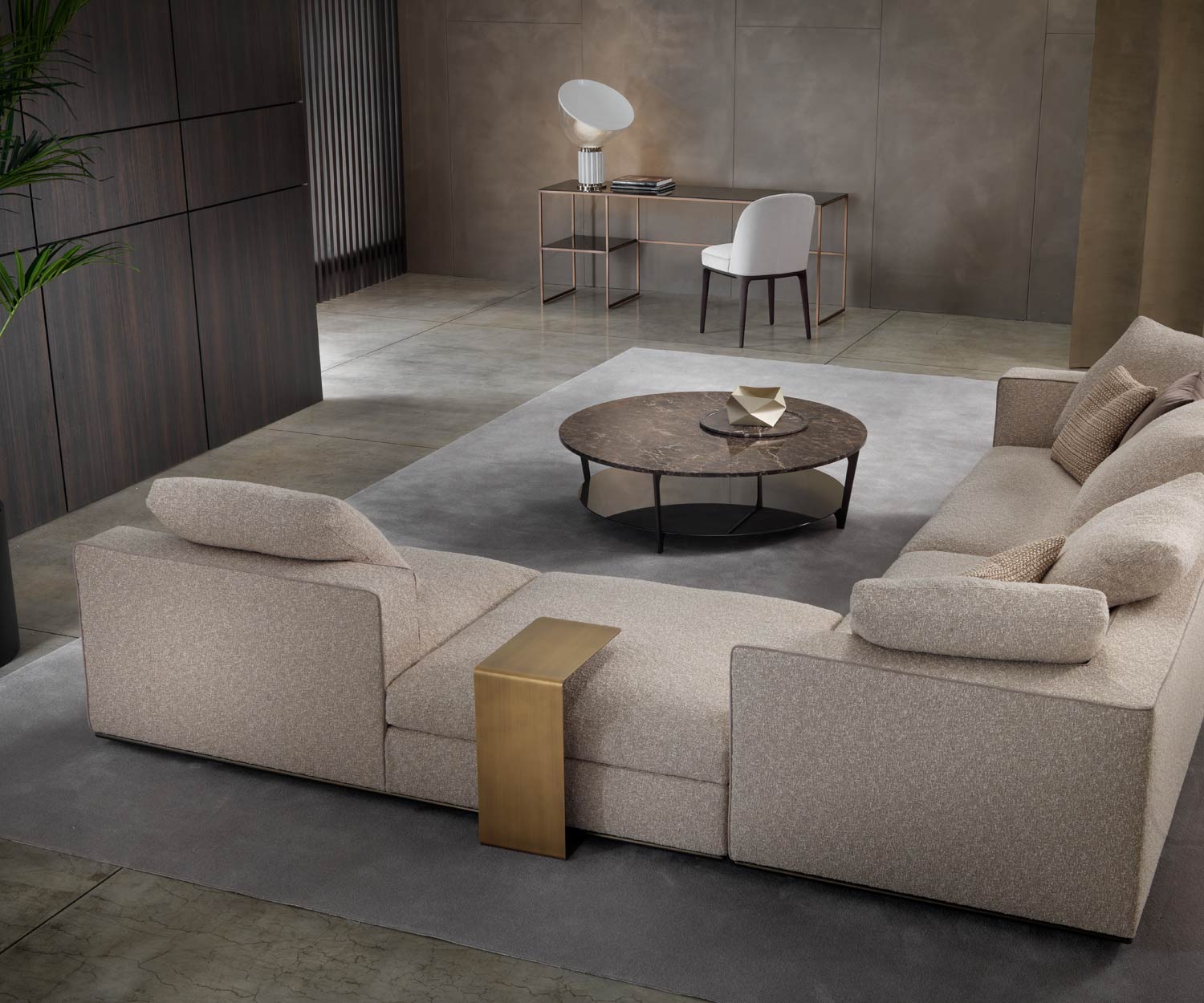 Exklusiver Marelli Mini Sofa Beistelltisch mit Schwarz Matt lackiert vor Couch