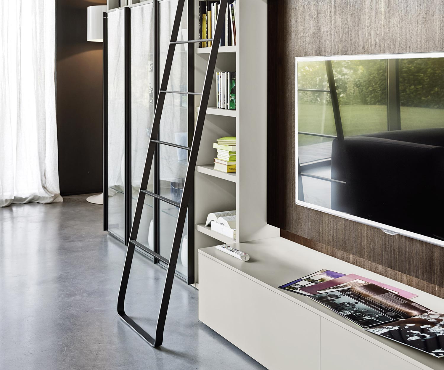 Bibliothèque design avec échelle C60