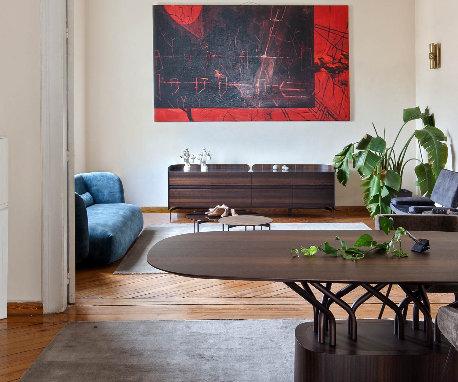 Tavolo da pranzo moderno al2 Design Vista parziale della sala da pranzo sul soggiorno