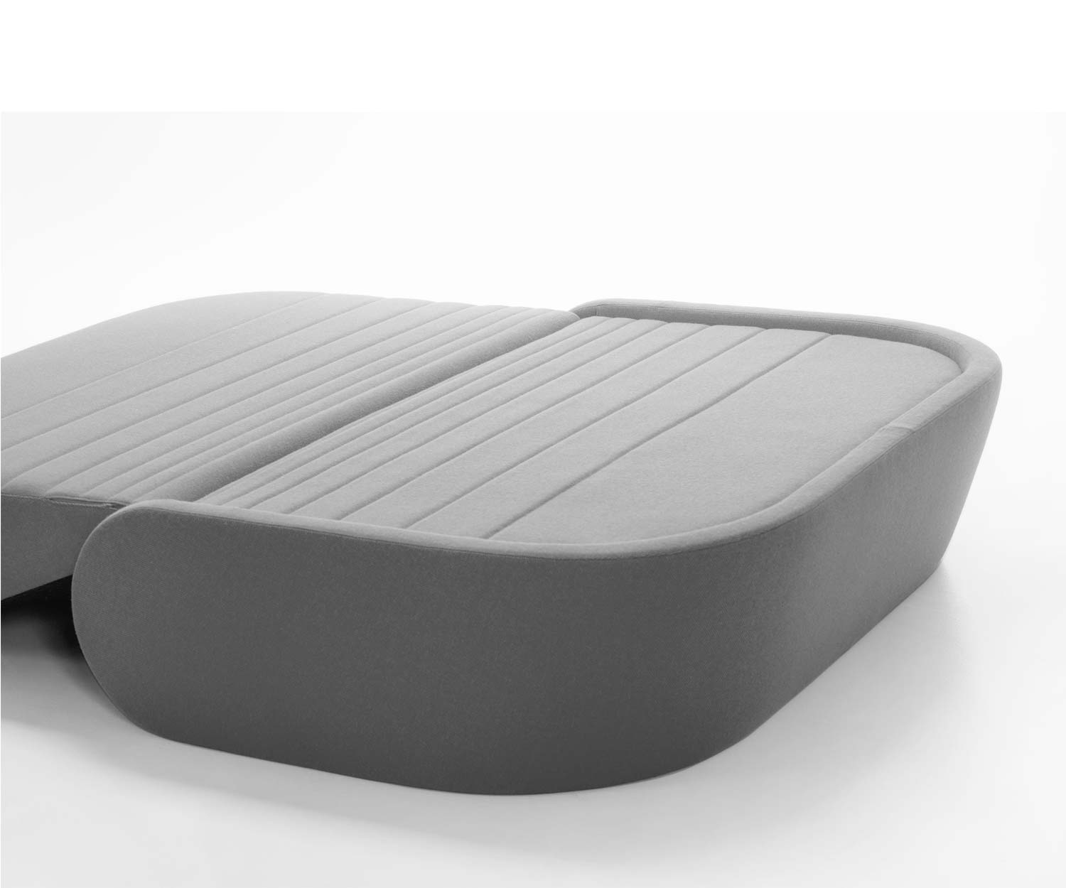 Aufgeklapptes Prosoria Up Lift Schlafsofa mit großzügiger Liegefläche als Gästebett