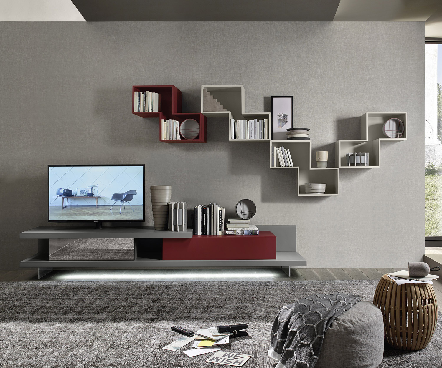 Module d'étagère design Tetris comme grande étagère murale au-dessus d'un lowboard design