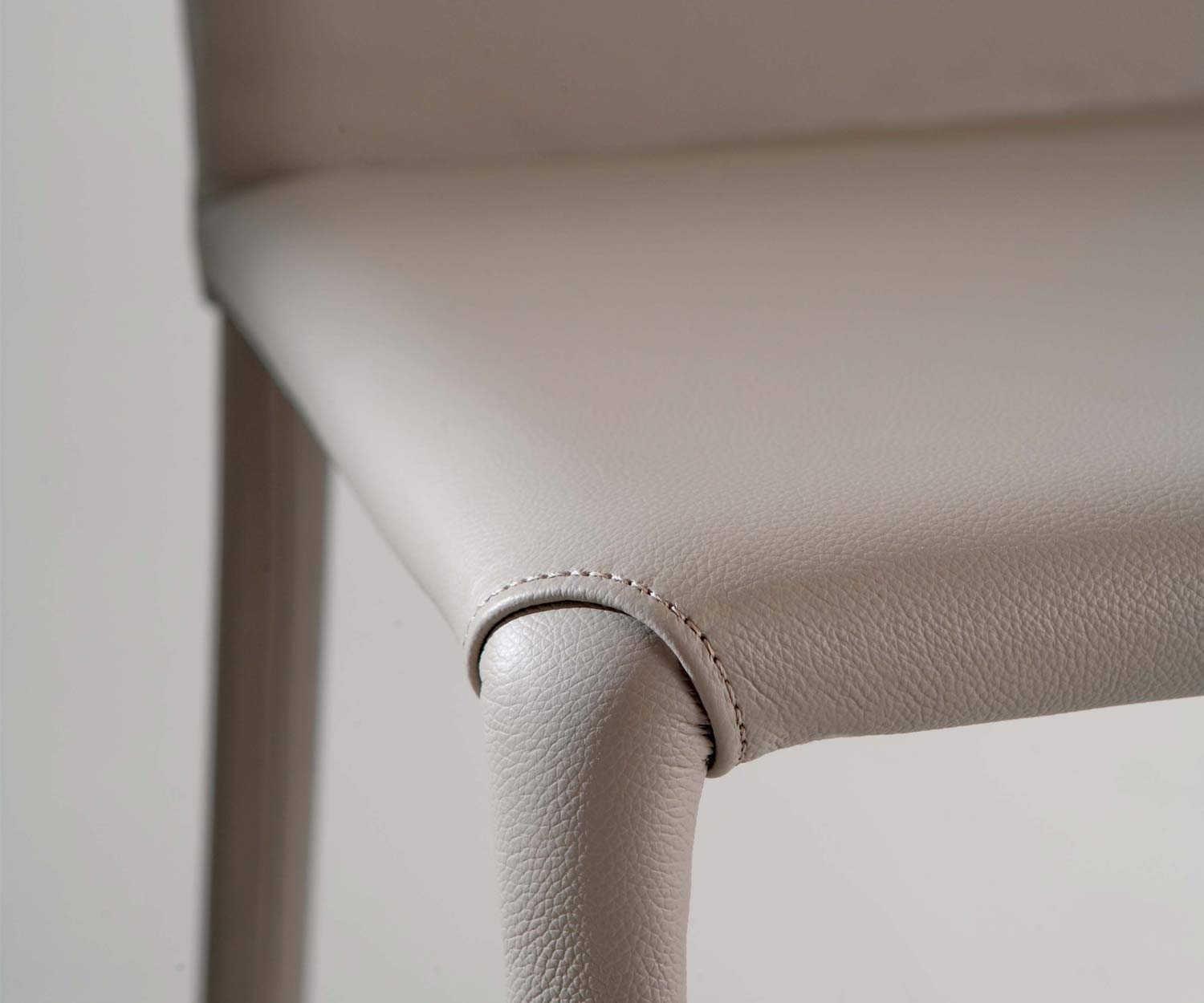 Ozzio Designstoel Lunette leer zacht beige