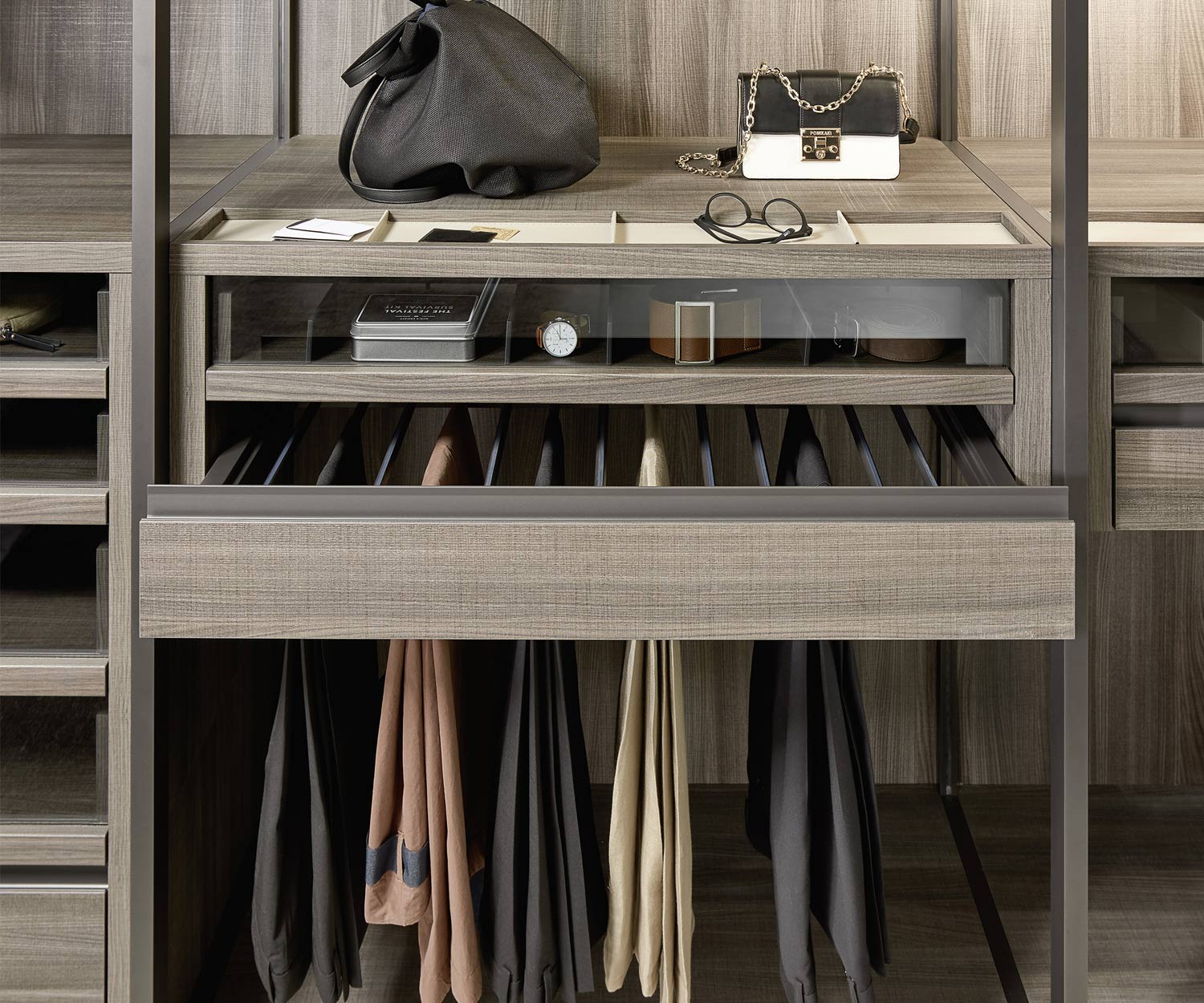 Livitalia Le système de dressing Bellavista en détail Tiroirs de haute qualité