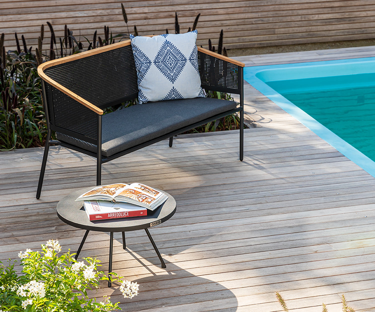 Exklusives Oasiq 2 Sitzer Design Gartensofa Riad Anthrazit Aluminium Gestell