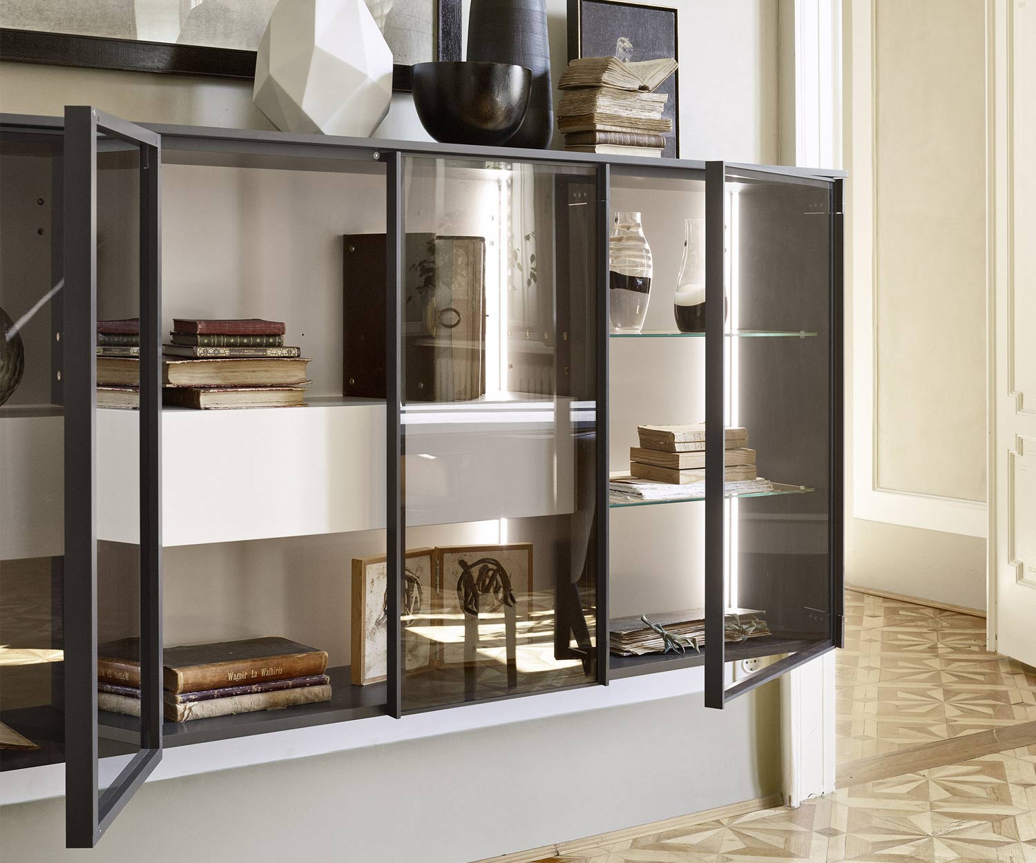 Exklusive hängende Livitalia Design Glasvitrine in Braun Matt