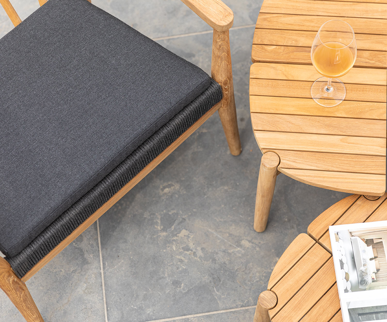Exklusiver Oasiq Copenhagen Design Couchtisch Terrasse Garten Teak