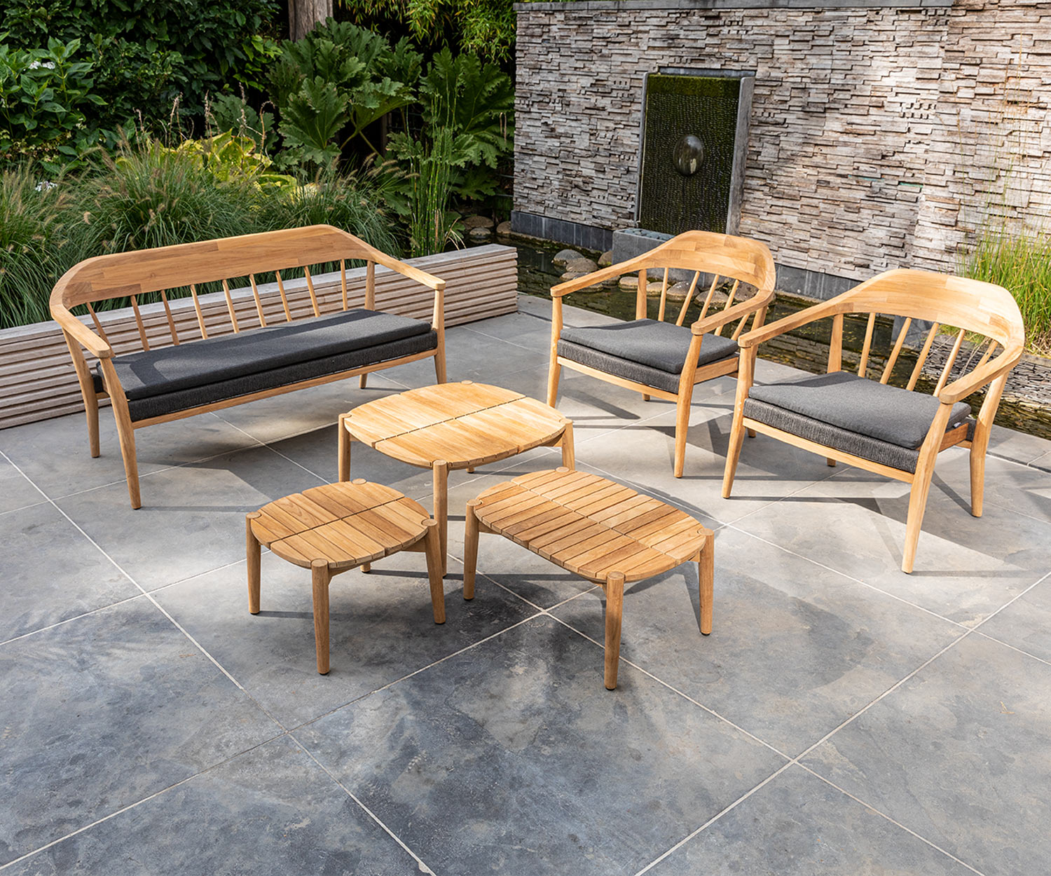 Exklusiver Oasiq Copenhagen 2 Sitzer Sofa Teak Holz Gestell Anthrazit Bespannung
