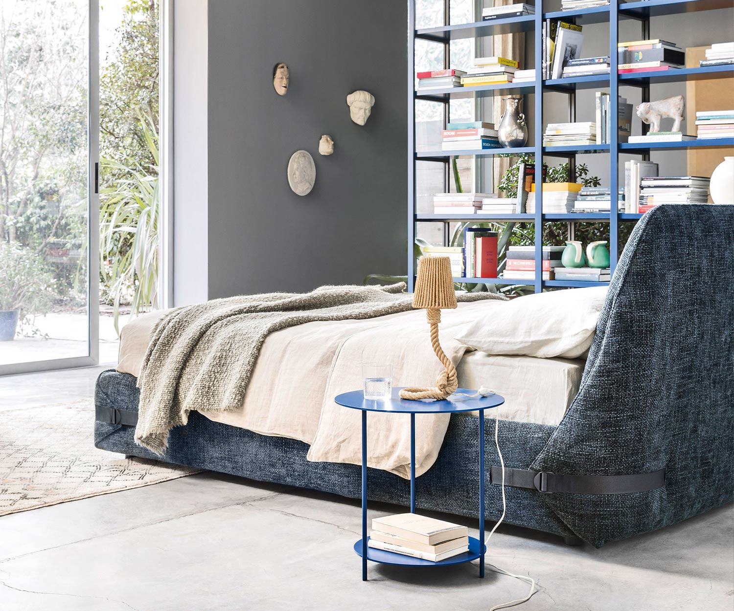 Hochwertiges Novamobili Design Bett Tape freistehend im Raum