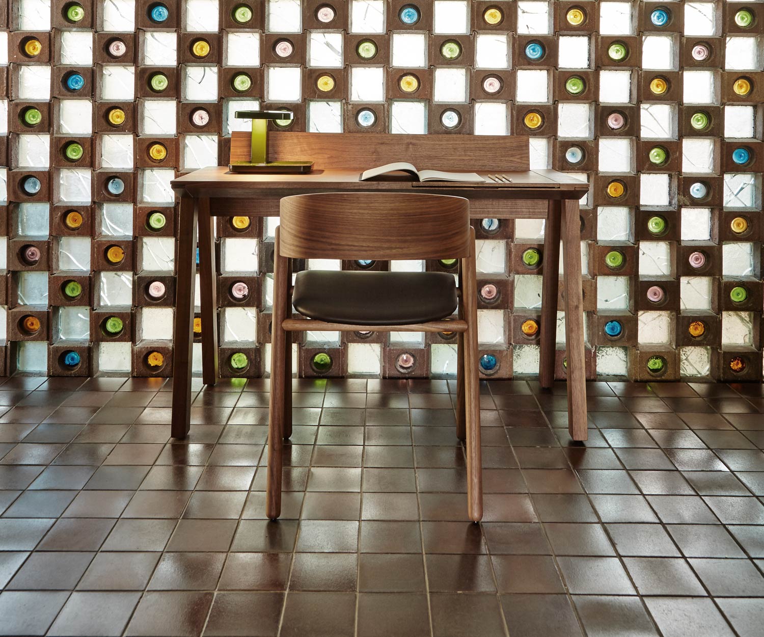 Punt Mava Walnuss Design Stuhl massives Gestell Sitzfläche Rückenlehne furniert