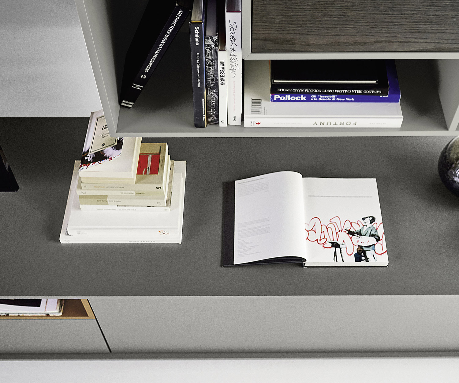 Exklusive Livitalia Design Wohnwand C21 mit offenen Elementen In Grau matt