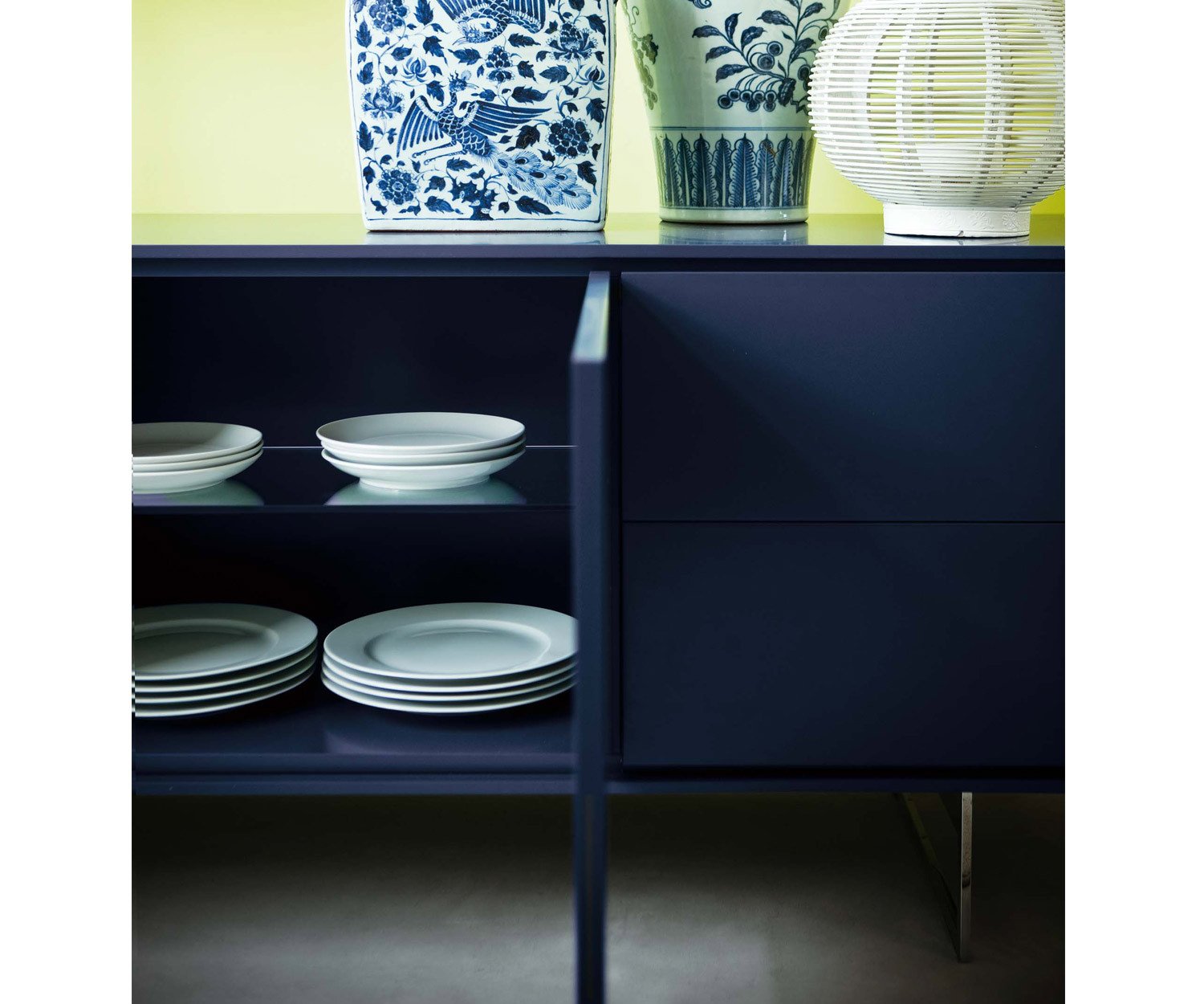Exklusives Novamobili Sideboard Schatten 3 mit Schubladen in der Mitte Weiß Matt