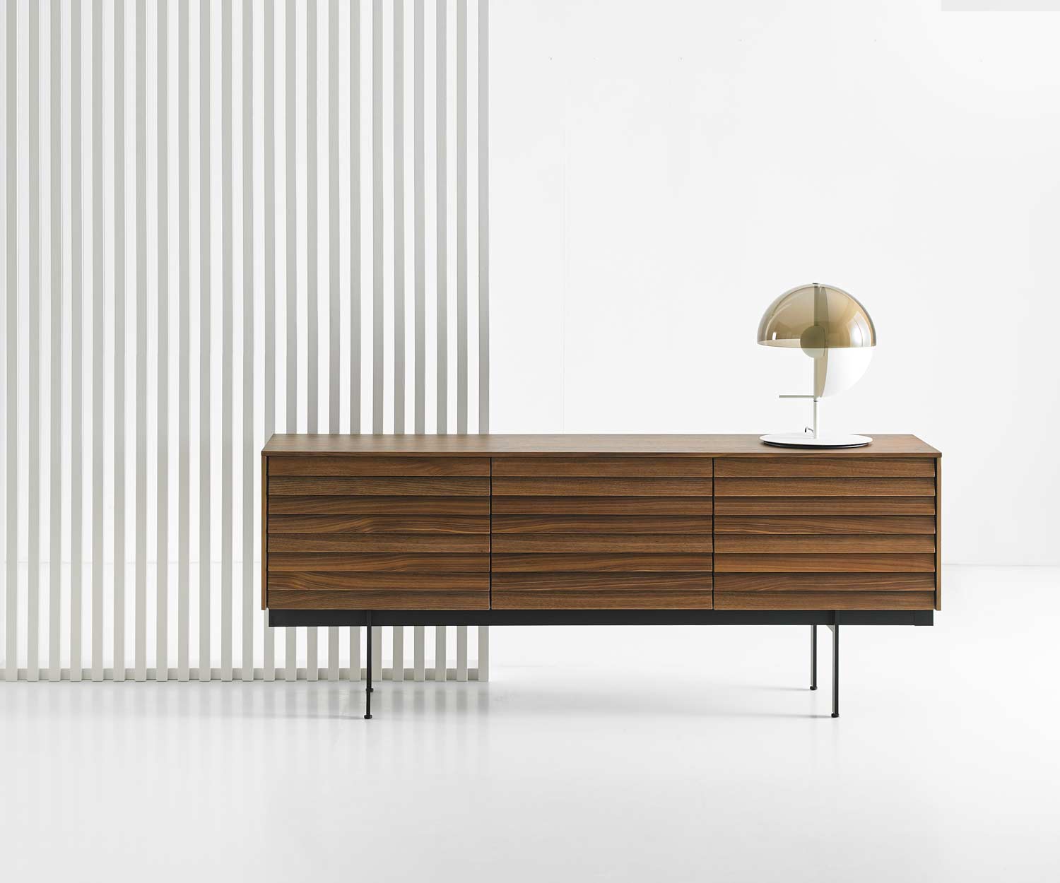 Design Konfigurator mit zwei Modulen auf Füßen stehend als Sideboard