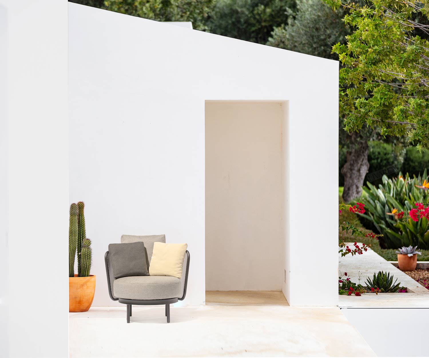 Todus Baza Round Fauteuil club design sur la terrasse