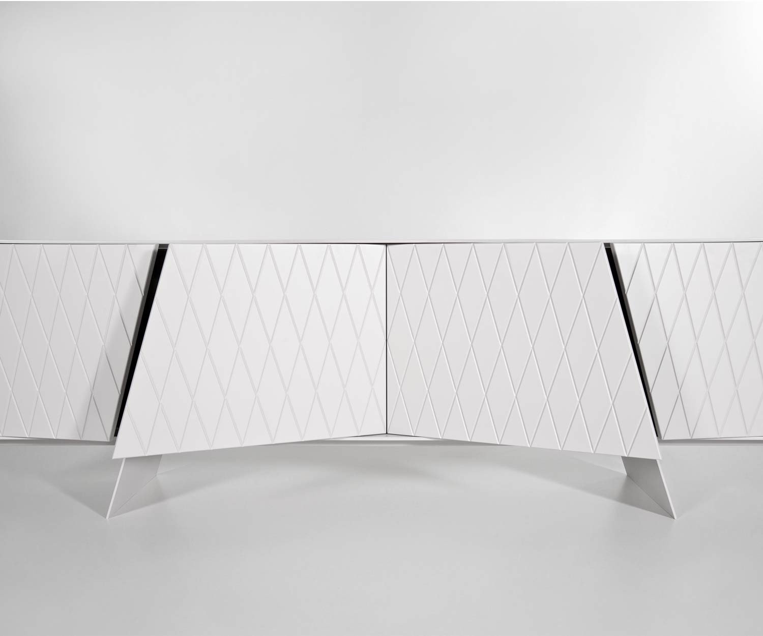 al2 e klipse 003 Design Sideboard Detail mit zwei offenen Türen